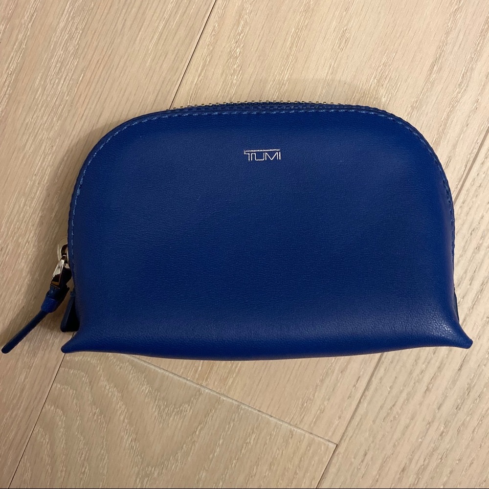 ****SOLD****NEW Tumi leather pouch case - Picture 1 of 5
